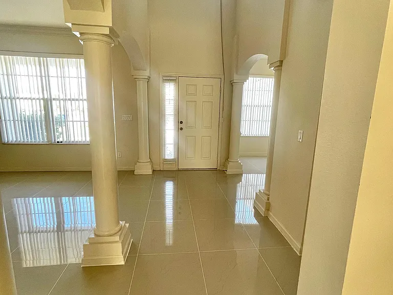 2370 Hinsdale Dr — Photo 9