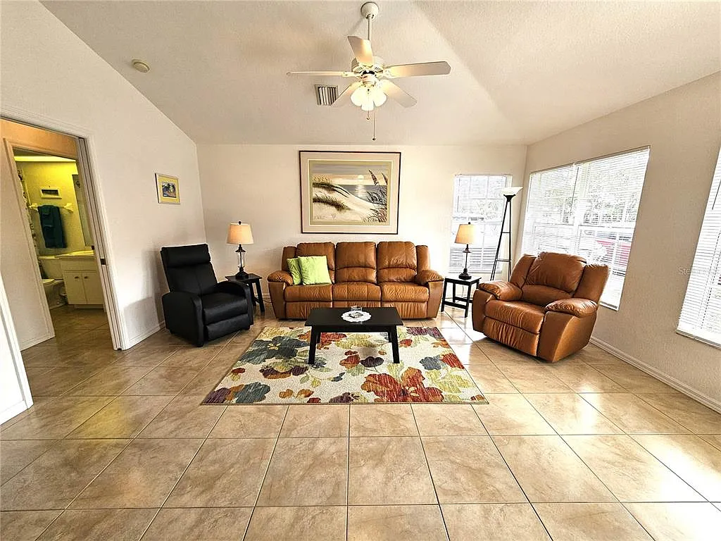 2 bed, 2.0 bath, 1108 sqft, $3,300 — Photo 3