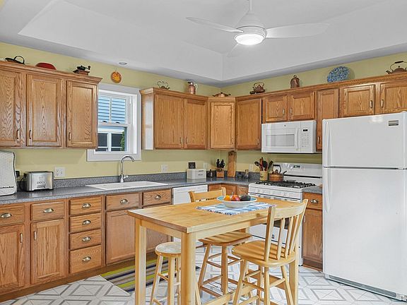 2nd image of 506 W 10th St