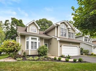 146 Smoke Rise Rd, Bedminster, NJ 07921