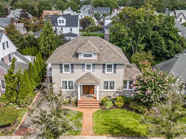 33 Shepherd Street, Rockville Centre, NY 11570