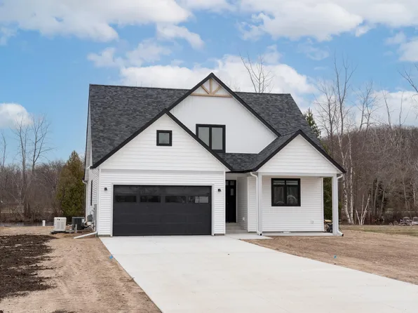1008 Northview Dr, Lake Isabella, MI 48893