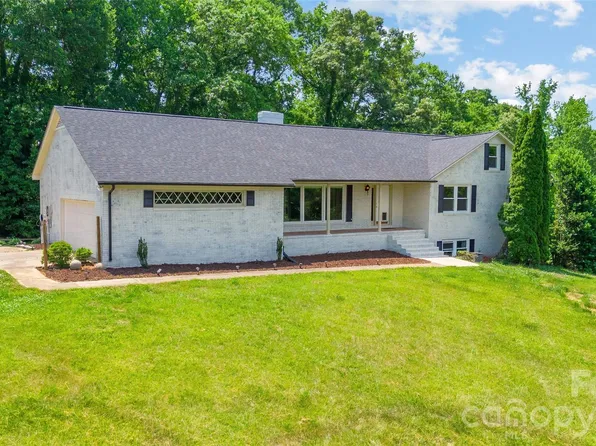 2004 Fountain Ln, Stanley, NC 28164