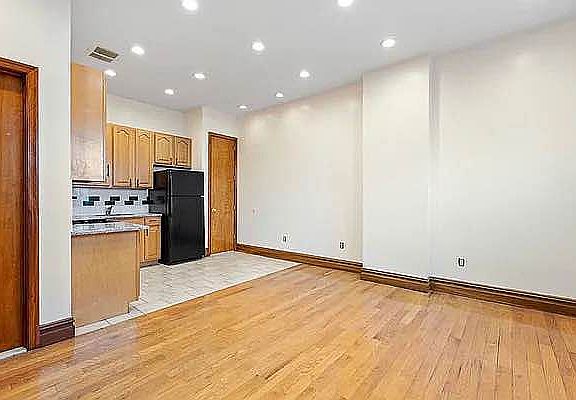 3rd image of 619 6th Ave #1D
