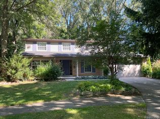 35034 Munger Dr, Livonia, MI 48154