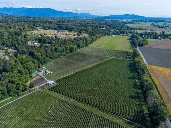 15860 Colony Road, Bow, WA 98232