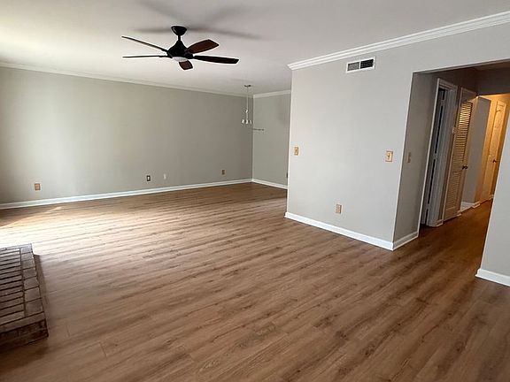 3rd image of 502 Brentwood Pt