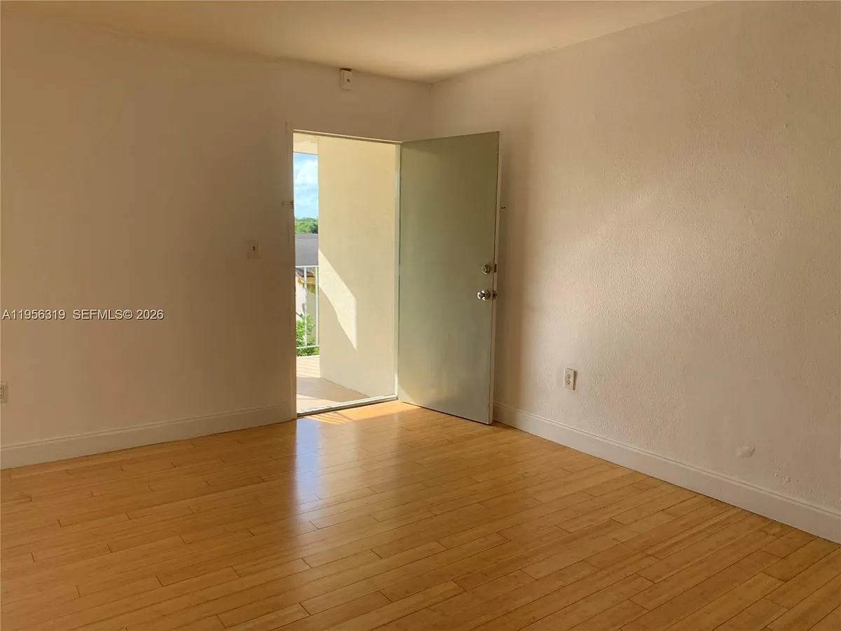 Building Photo - 650 NE 61st St #36