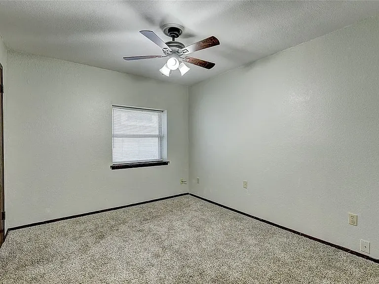 4049 NW 34th St #4049 — Photo 12