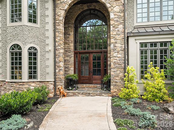 3rd image of 413 Barrington Dr