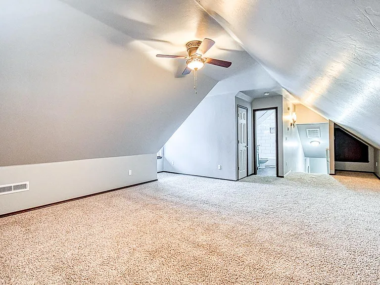 19208 Greenery Ln — Photo 28