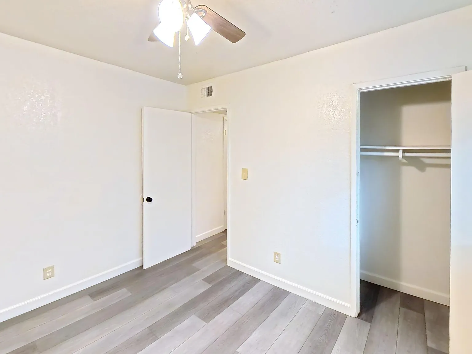 2 bed, 875 sqft, $1,400 — Photo 2