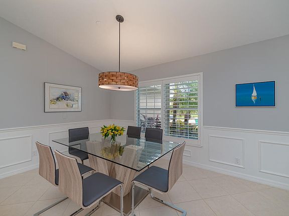 4th image of 1879 Dogwood Dr
