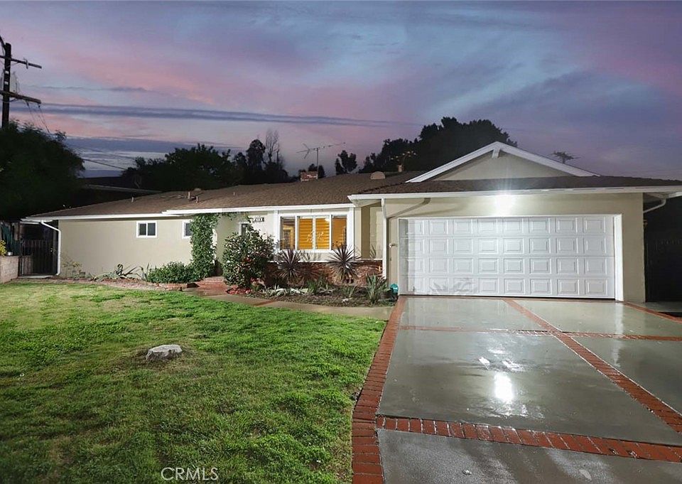 1st image of 300 Parkwood Dr