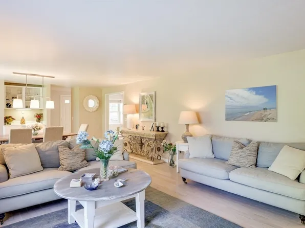 108 Misty Meadow Ln APT B, North Chatham, MA 02650