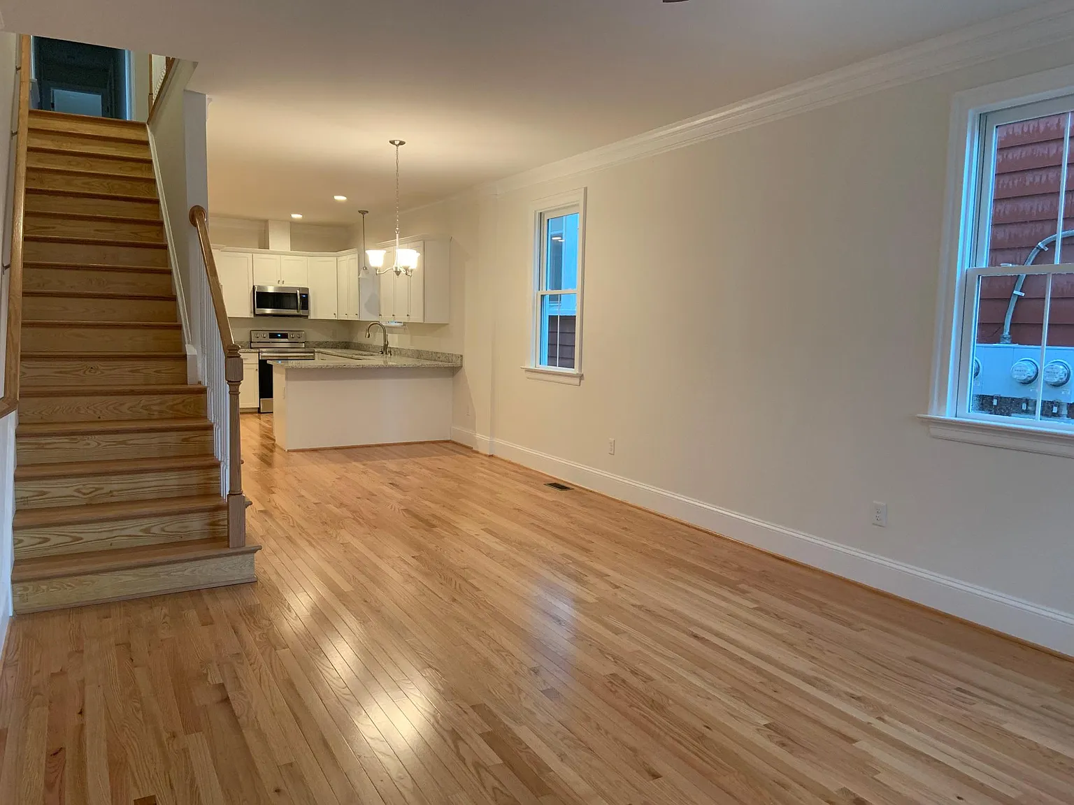 4 bed, 1960 sqft, $2,700 — Photo 2
