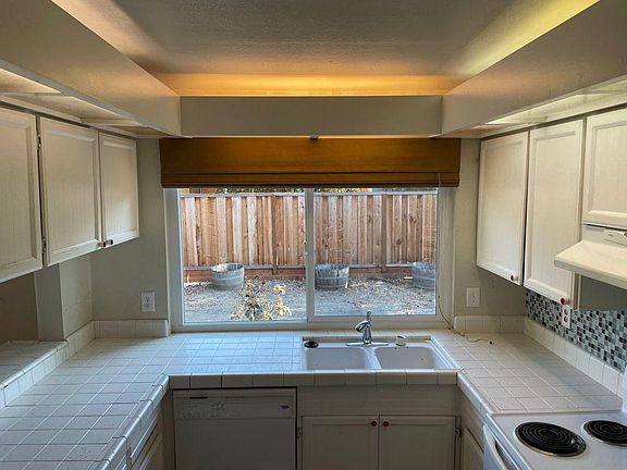 3rd image of 744 Stardust Ln
