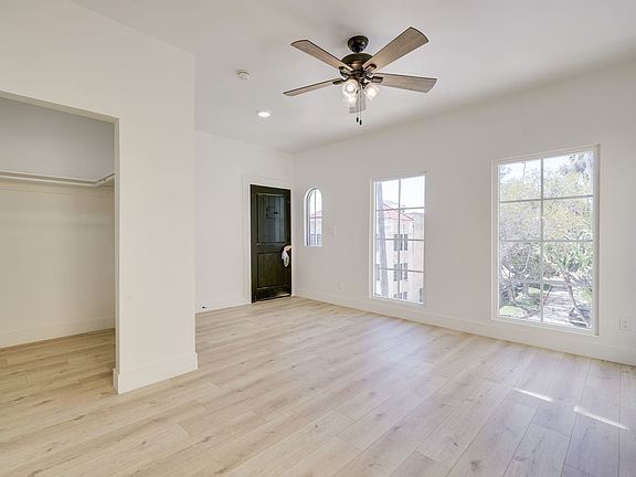 4th image of 1926 N Whitley Ave #7