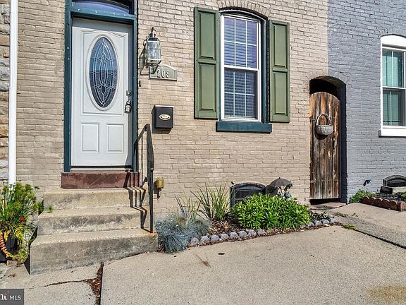 3rd image of 208 S 6th St