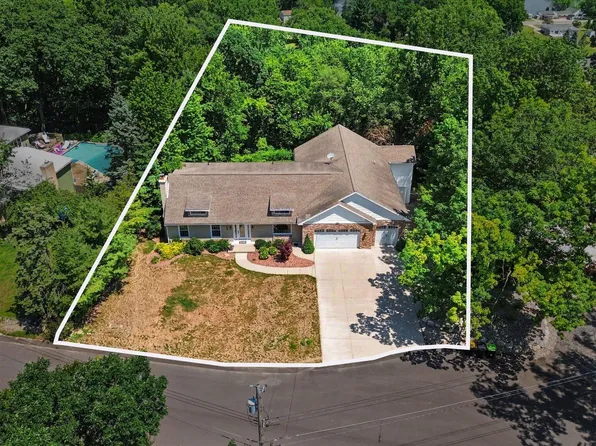 4994 Bluff Dr NE, Grand Rapids, MI 49525