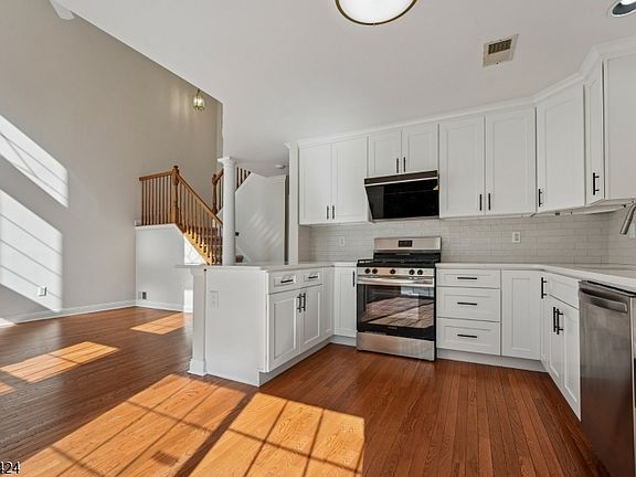 4th image of 26 Mayflower Dr