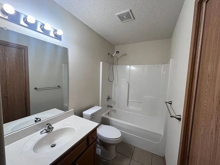 1309-1323 W Lotus St — Photo 6