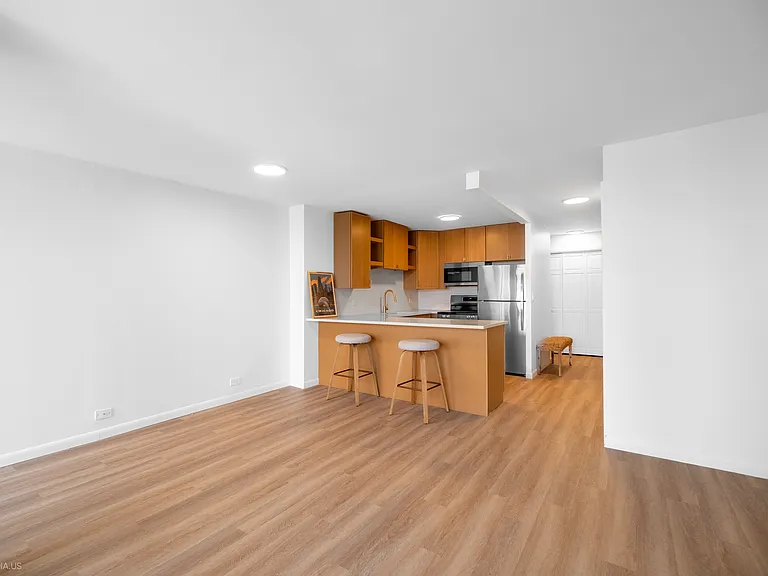1030 N State St #11M — Photo 4