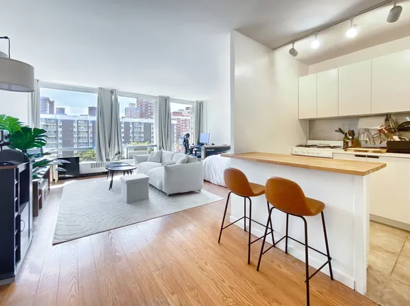 333 East 30th Street 10E image 2 of 13