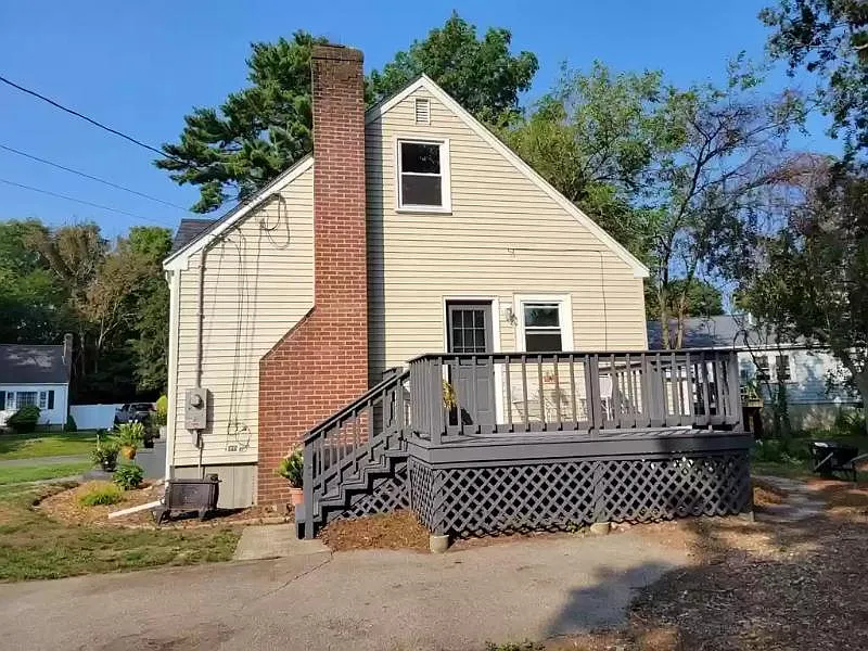 Boyden Dr, Foxboro — Photo 3