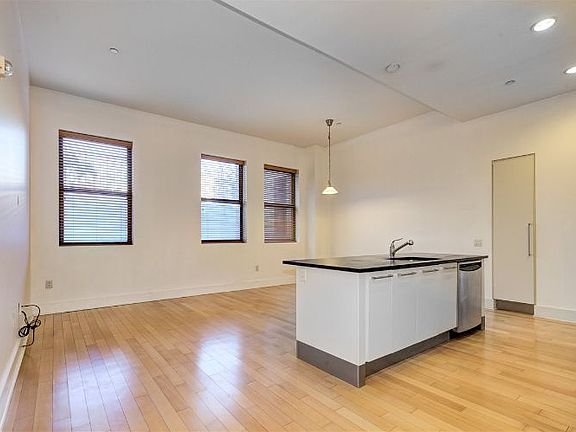 4th image of 4 Beacon Way APT 14
