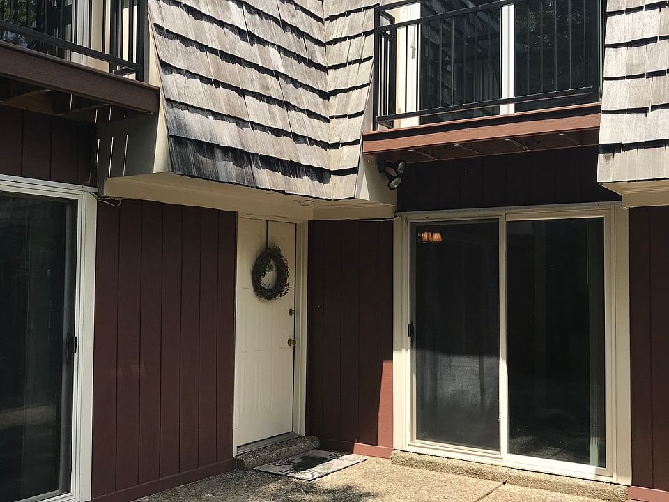 1st image of 813 Turkey Foot Ct APT 4