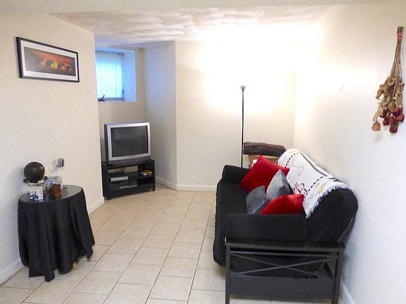 4th image of 122 Aspinwall Ave #B