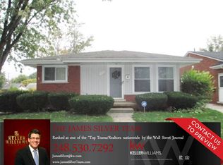 19648 Lochmoor St, Harper Woods, MI 48225