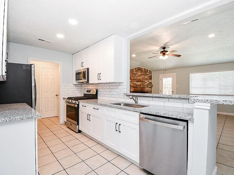 2622 Olympus Dr — Photo 3