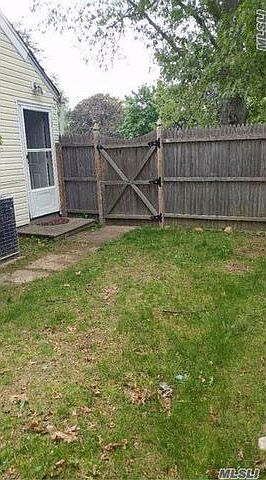 1st image of 10 Village Ln