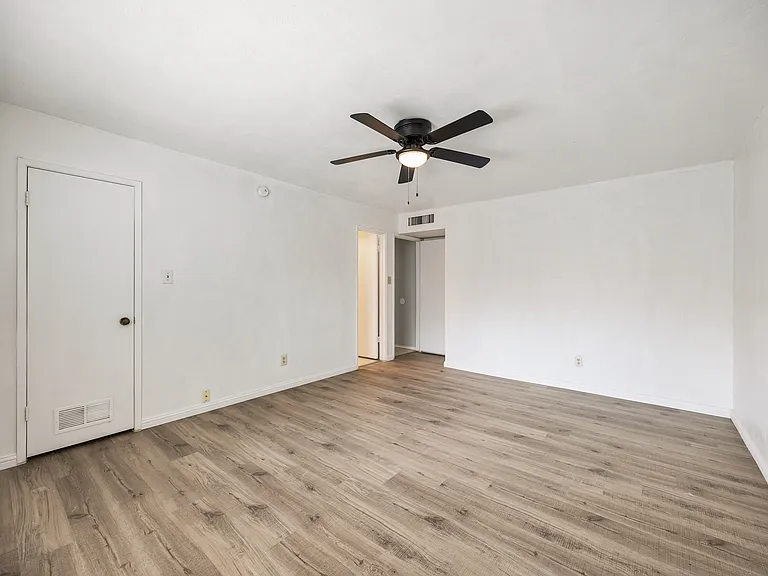 2933 Silverdale Ln — Photo 13
