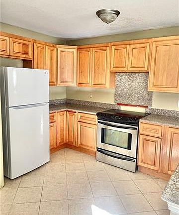 5th image of 1471 Harrison Ave