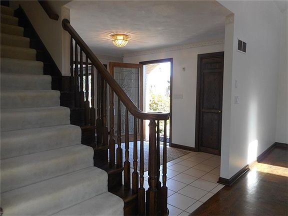 2nd image of 317 Skyline Dr