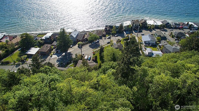 4th image of 5426 Beach Drive SW