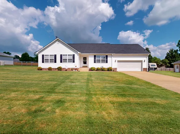 1020 Sir Lionel St, Dyersburg, TN 38024