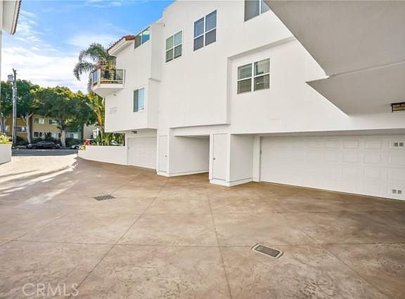 3rd image of 727 S Broadway APT E