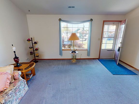 4th image of 366 NE Kingwood Pl