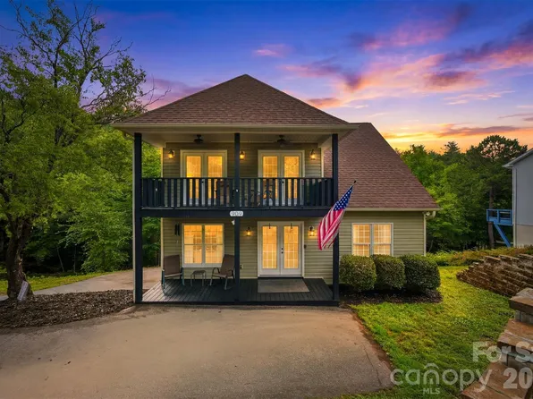 909 36th Ave NW, Hickory, NC 28601