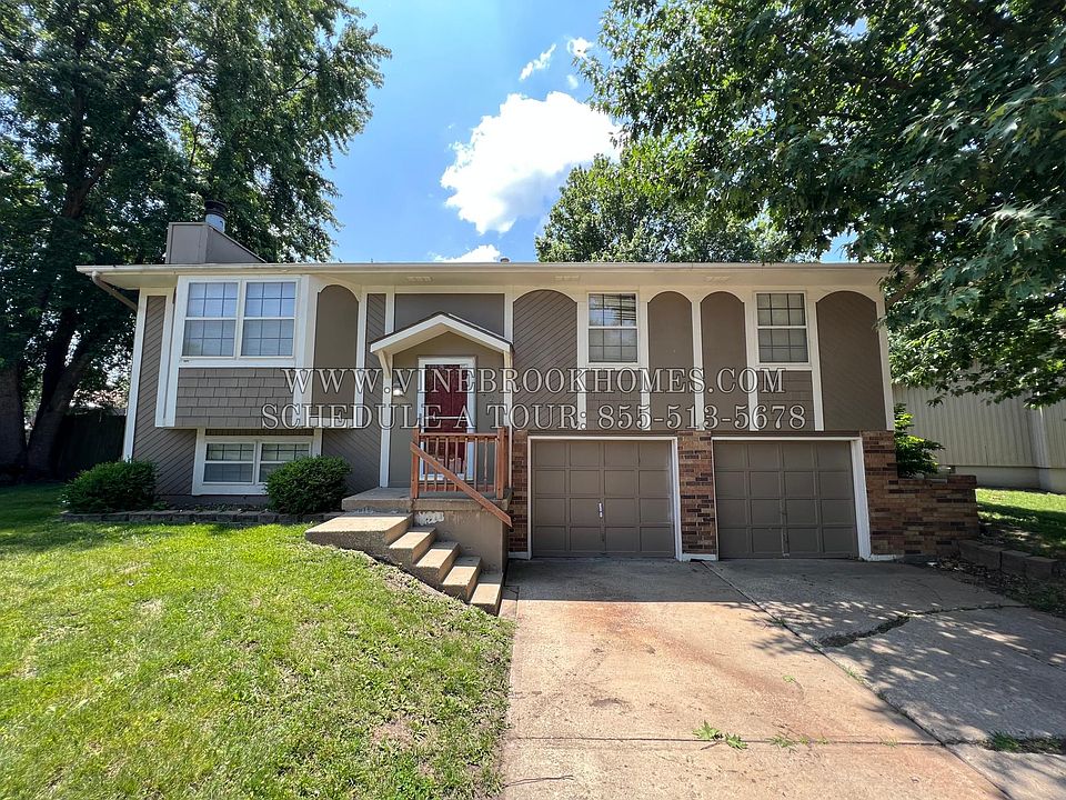 1st image of 421 SE Lana Ct