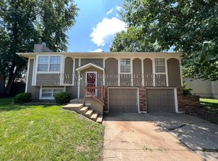 421 SE Lana Ct, Lees Summit, MO 64063