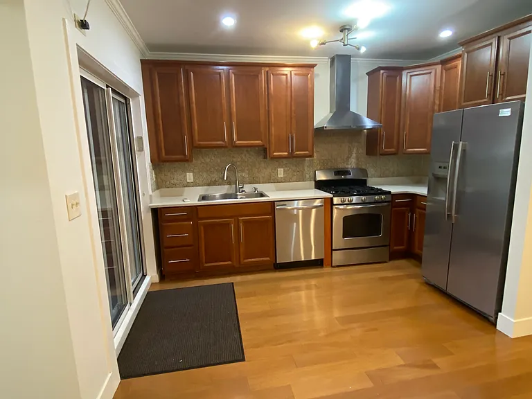 34-27 Crescent St #2 — Photo 8