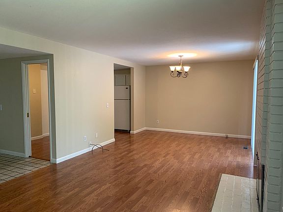 3rd image of 1331 Castlemont Ave