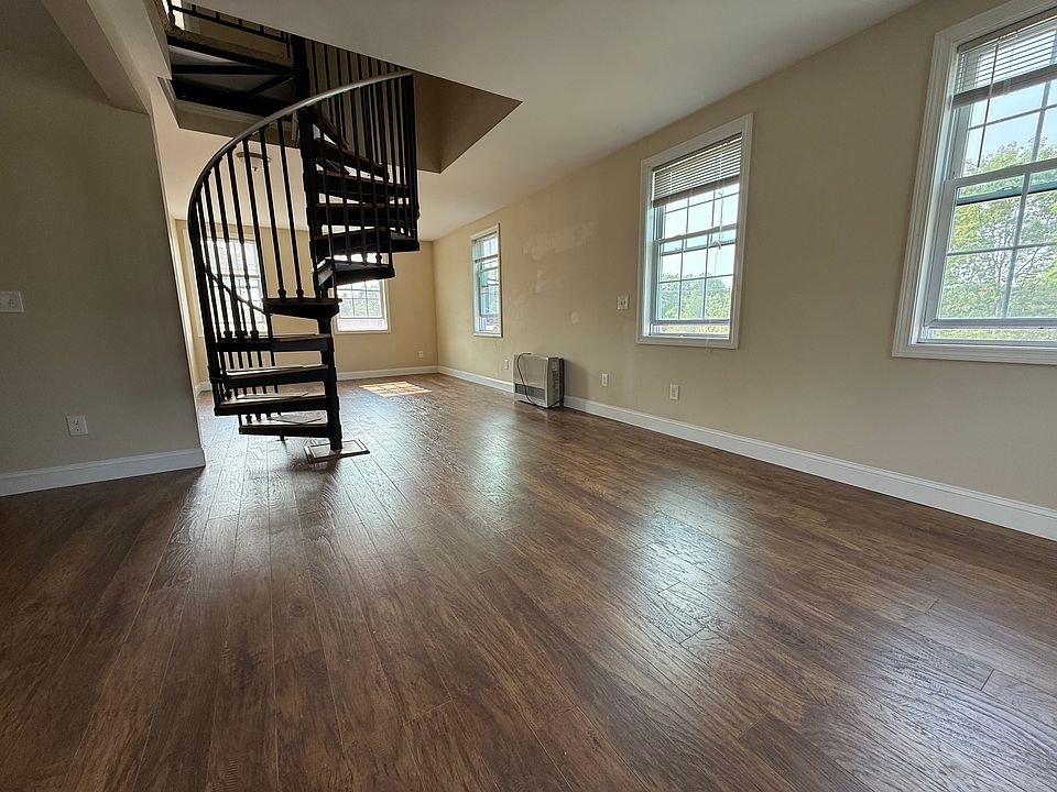 2nd image of 94 Union St Suite B