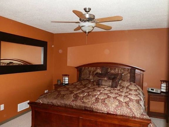 Master Bedroom w/walkin