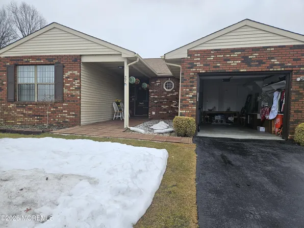 27 Coventry Terrace, Marlboro, NJ 07746